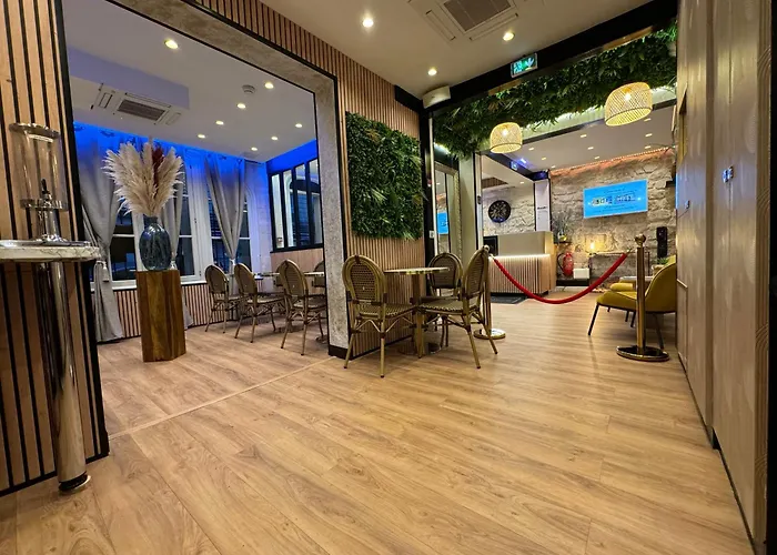 蒙马特国家酒店 酒店