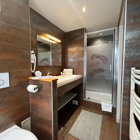 Nation Montmartre Hotel