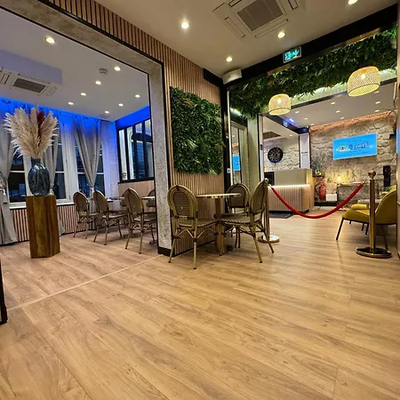 Nation Montmartre Hotel