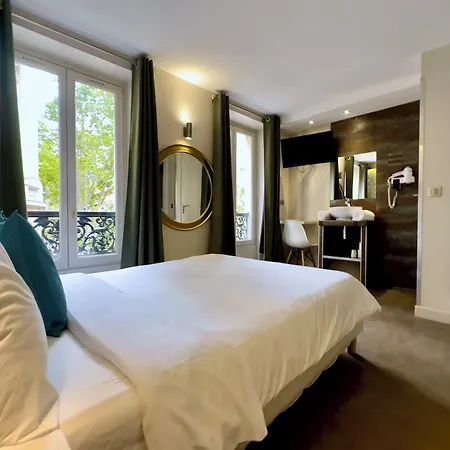 オテル ナシオン モンマルトル パリ