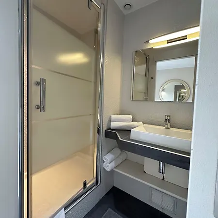 オテル ナシオン モンマルトル パリ