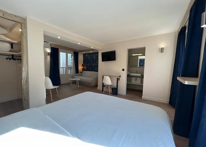 Nation Montmartre 3*