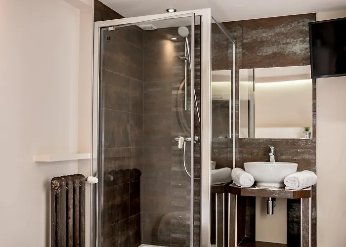 Nation Montmartre Hotel