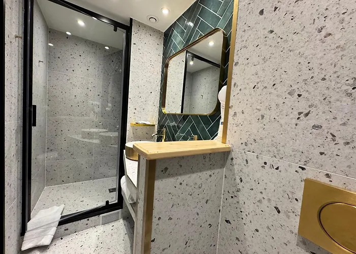 Nation Montmartre 3* Parigi