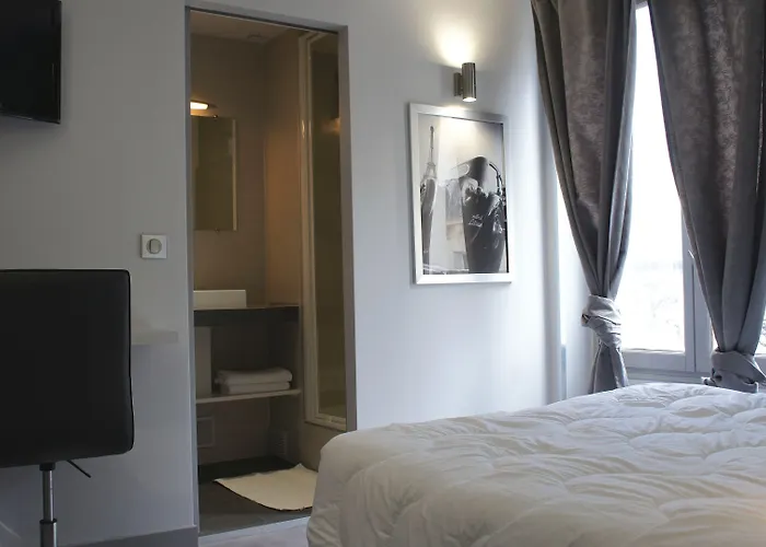 Nation Montmartre Hotel