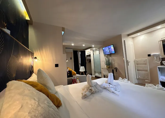 Nation Montmartre Hotel